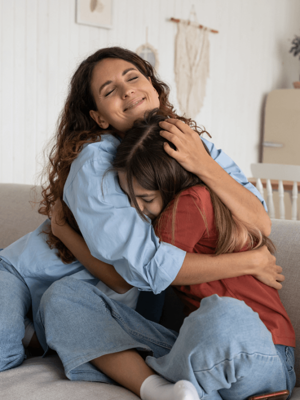 mae-abraco-filha-adolescente